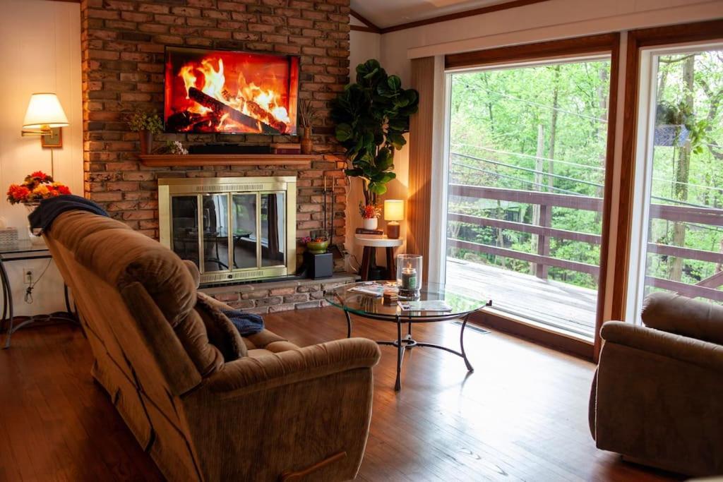 Modern Cabin With Hot Tub Grill Lake Beach Wineries Hiking Fishing And Hershey Park Family And Pet Friendly Superhosts On Ab&B Mount Gretna Екстериор снимка