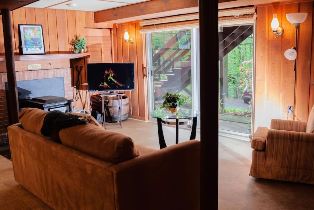 Modern Cabin With Hot Tub Grill Lake Beach Wineries Hiking Fishing And Hershey Park Family And Pet Friendly Superhosts On Ab&B Mount Gretna Екстериор снимка
