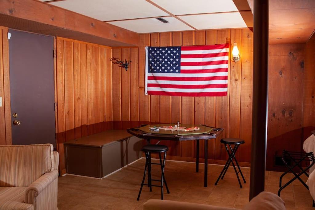 Modern Cabin With Hot Tub Grill Lake Beach Wineries Hiking Fishing And Hershey Park Family And Pet Friendly Superhosts On Ab&B Mount Gretna Екстериор снимка