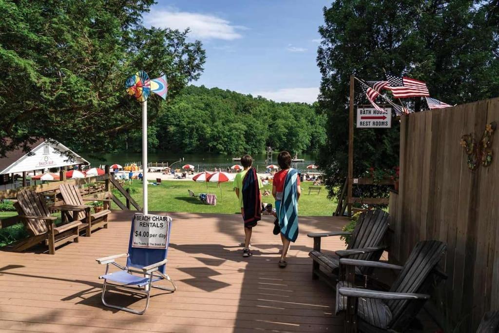 Modern Cabin With Hot Tub Grill Lake Beach Wineries Hiking Fishing And Hershey Park Family And Pet Friendly Superhosts On Ab&B Mount Gretna Екстериор снимка